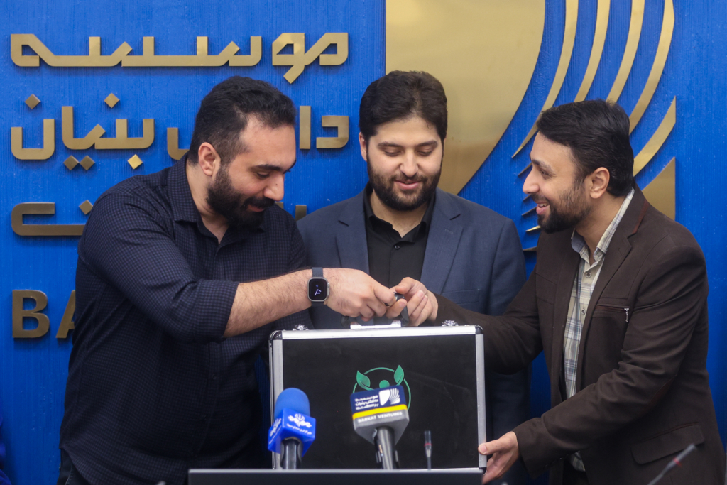 نبض سلامت در دست نوآوران «رعنا»؛ رونمایی از کیف سیار هوشمند برای پایش مناطق کم‌برخوردار